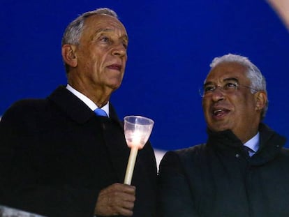 El presidente de Portugal, Marcelo Rebelo de Sousa, y el primer ministro, António Costa, durante un acto religioso por la visita del Papa en 2017.