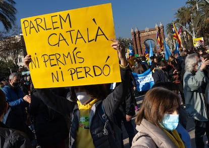 Manifestación convocada por la plataforma Somescola contra el 25% de español en las escuelas catalanas.