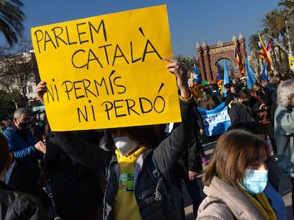 Manifestación convocada por la plataforma Somescola contra el 25% de español en las escuelas catalanas.