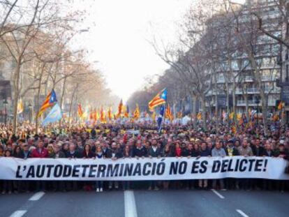 Unas 200.000 personas participan en la protesta, según la Guardia Urbana