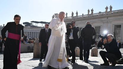 Francisco llega el martes a la plaza de San Pedro del Vaticano para la audiencia semanal.