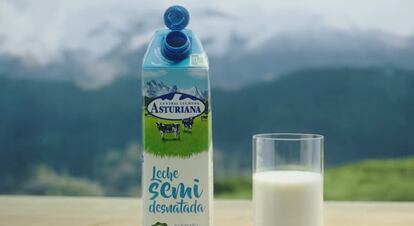 Fotograma del video promocional del nuevo tapón sostenible de Central Lechera Asturiana.