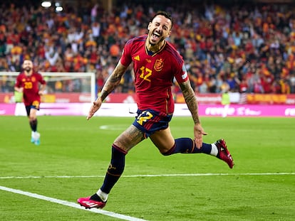 Joselu después de marcar el tercer gol de España, segundo en su cuenta personal, en el partido de clasificación para la Eurocopa contra Noruega, en la Rosaleda este sábado.