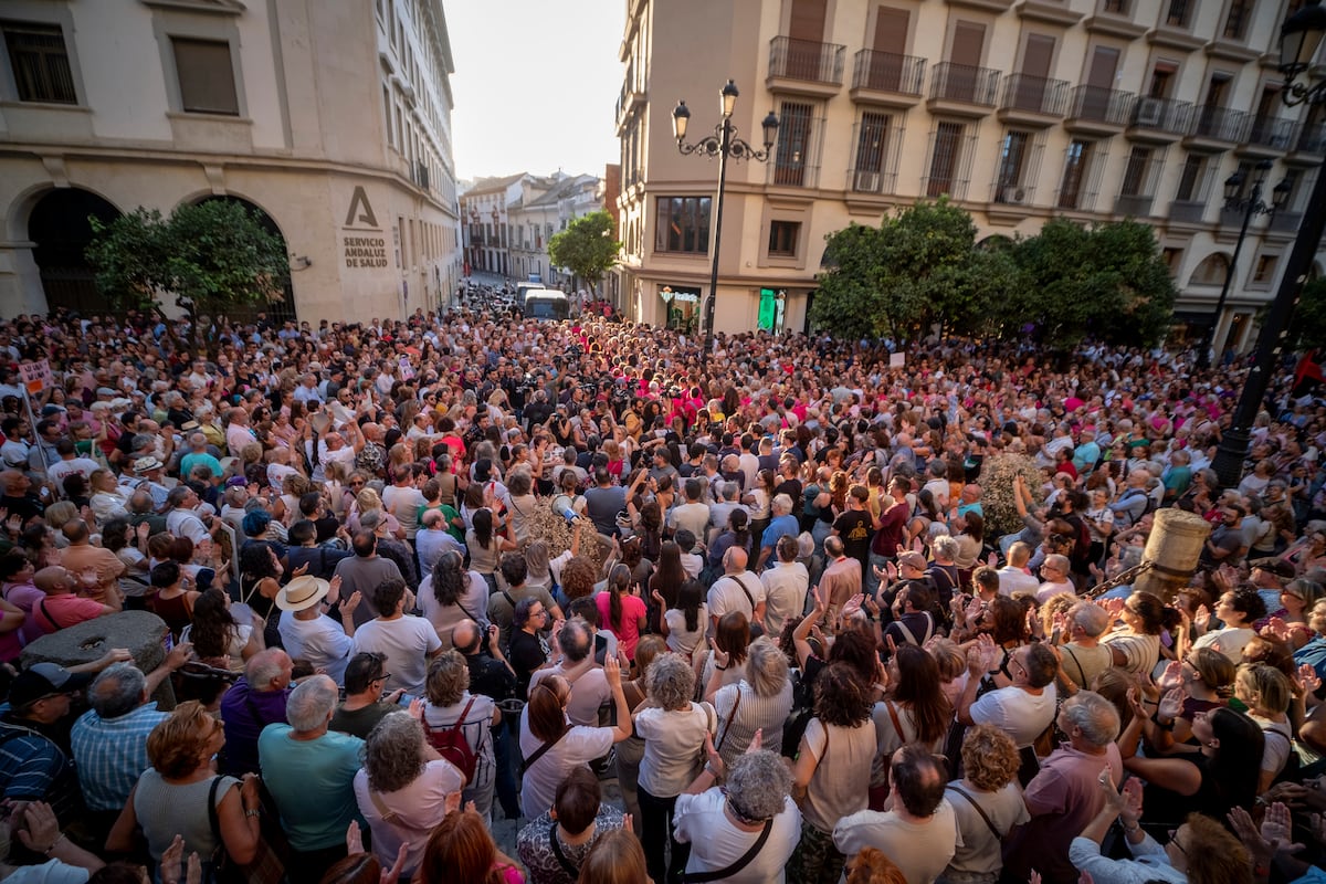 Miles de personas claman contra Moreno por el escándalo de los cribados: “Hoy son ellas, mañana podemos ser cualquiera”