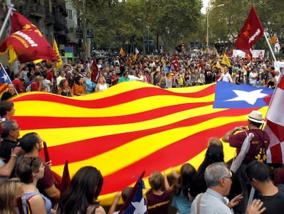 Simpatizantes independentistas durante una manifestación con motivo de la Diada Nacional de Cataluña.