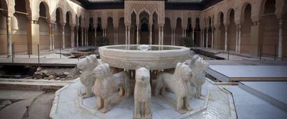 Patio de los Leones de la Alhambra. 