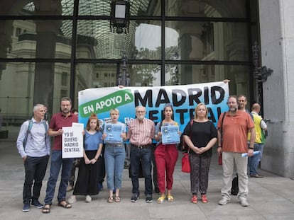 La plataforma en Defensa de Madrid Central frente al Ayuntamiento de Madrid.