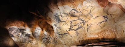 Leones, rinocerontes, osos, hienas... la cueva de Chauvet (al sur de Francia), descubierta en 1994, alberga algunas de las pinturas rupestres más antiguas de la historia del ser humano.