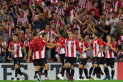 Los jugadores del Athletic de Bilbao celebran el gol de Iker Muniain.