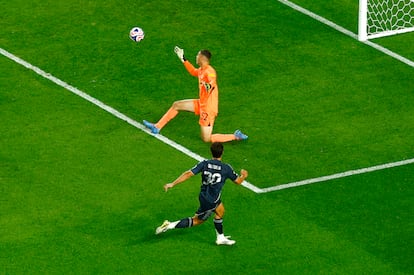 Con esta palanca, Gonzalo supero al meta del Salzburgo para marcar el 3-0 que cerró el marcador entre el Real Madrid y conjunto austriaco.