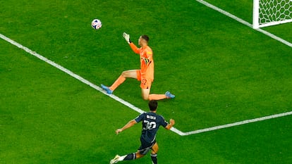 Con esta palanca, Gonzalo supero al meta del Salzburgo para marcar el 3-0 que cerró el marcador entre el Real Madrid y conjunto austriaco.