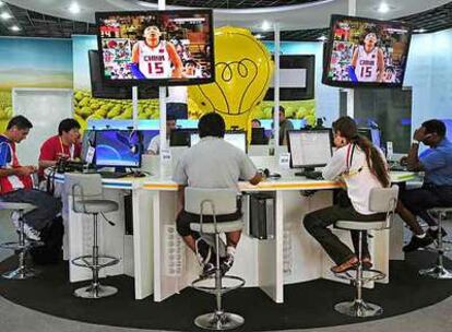 Periodistas extranjeros, ayer en el centro de prensa de Pekín.