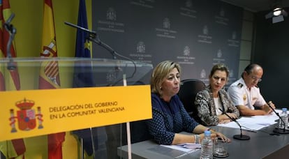 Luc&iacute;a Cer&oacute;n, Paula S&aacute;nchez de Le&oacute;n y Jos&eacute; Manuel Salgado, durante la presentaci&oacute;n de los talleres.