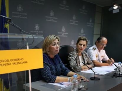 Luc&iacute;a Cer&oacute;n, Paula S&aacute;nchez de Le&oacute;n y Jos&eacute; Manuel Salgado, durante la presentaci&oacute;n de los talleres.