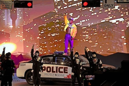 Los artistas DaBaby y Jabbawockeez, durante una actuación en los MTV Video Music Awards, el pasado agosto.