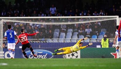 Robin van Persie's penalty miss means Sociedad stayed technically alive after the 0-0 tie with Manchester United.