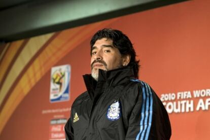 Diego Armando Maradona, técnico de la selección Argentina, en la rueda de prensa de hoy.