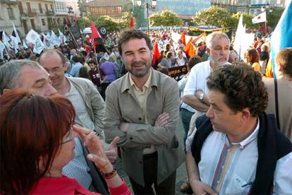 El candidato del BNG, Anxo Quintana asiste el 4 de junio a una manifestación por el traslado del complejo industrial de Ence fuera de la ría de Pontevedra. A ella asistieron 35.000 personas pidiendo la recuperación ambiental de la zona.