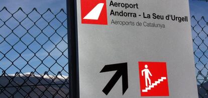 Un cartell del aeropuerto de Andorra.