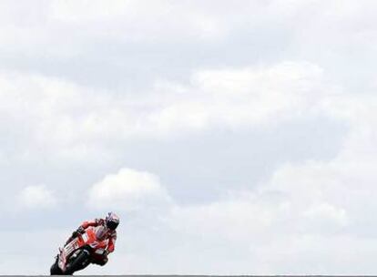 Casey Stoner, durante la sesión de entrenamientos.