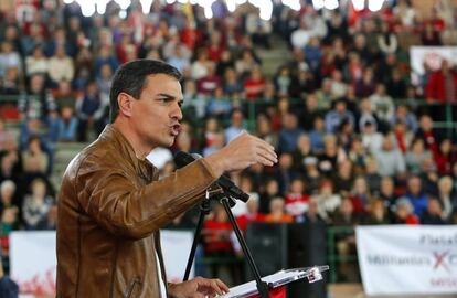 Acto con militantes de Pedro Sanchez en Burjasot.