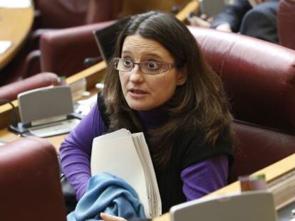 La diputada de Compromís Mònica Oltra, este miércoles, en el pleno de las Cortes Valencianas.