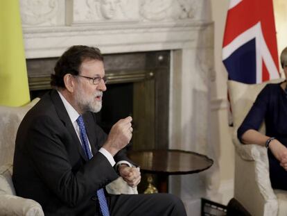 Mariano Rajoy y Theresa May durante su encuentro en Downing Street el 5 de diciembre.