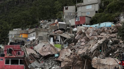 Un deslave de tierra en el Cerro del Chiquihuite, en Tlalnepantla de Baz, el 10 de septiembre de 2021.
