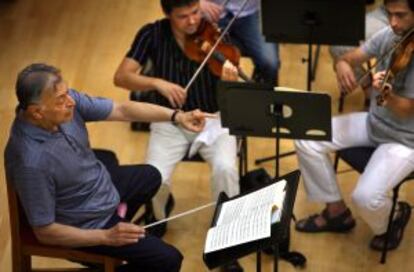 Zubin Mehta, en 2009, durante un ensayo de 'La Valquiria', de Wagner, con la Orquestra de la Comunitat Valenciana.