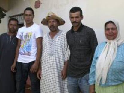 En la foto vecinos de la aldea de Rehiyene .