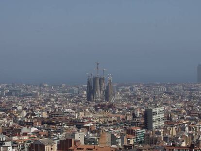 Contaminación sobre la ciudad de Barcelona el pasado julio. 
