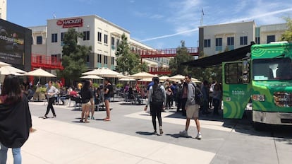 Funcionários do Facebook na sede central em Menlo Park, Califórnia.