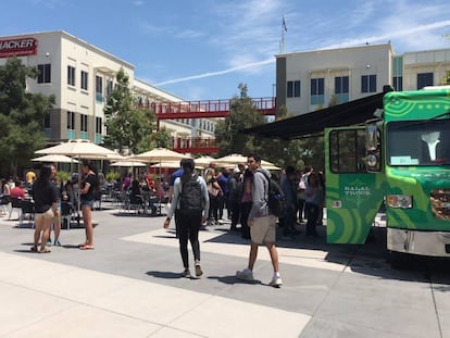 Funcionários do Facebook na sede central em Menlo Park, Califórnia.