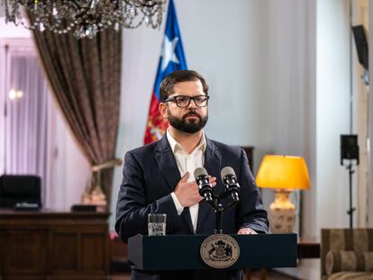 El presidente de Chile, Gabriel Boric, da un mensaje a los chilenos tras el triunfo al rechazo a la nueva Constitución en el referéndum celebrado el domingo.