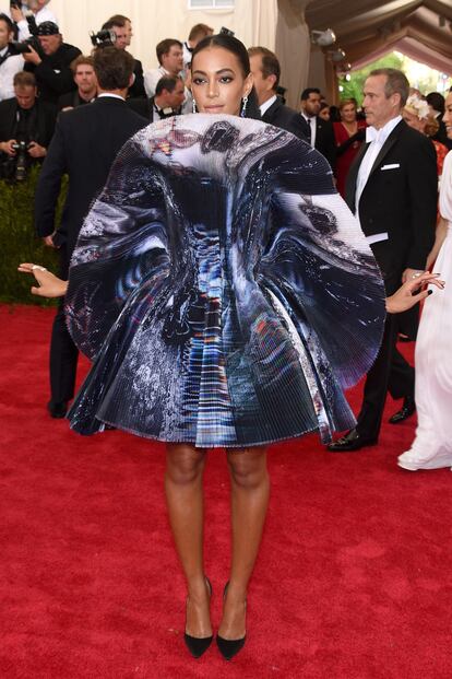 Solange Knowles, muy original con un vestido firmado por Giles.