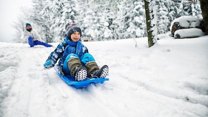 Una forma auténtica de divertirse sobre la nieve en familia. GETTY IMAGES.