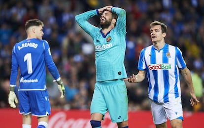 Piqué se lamenta tras una acción en el partido Real-Barça.