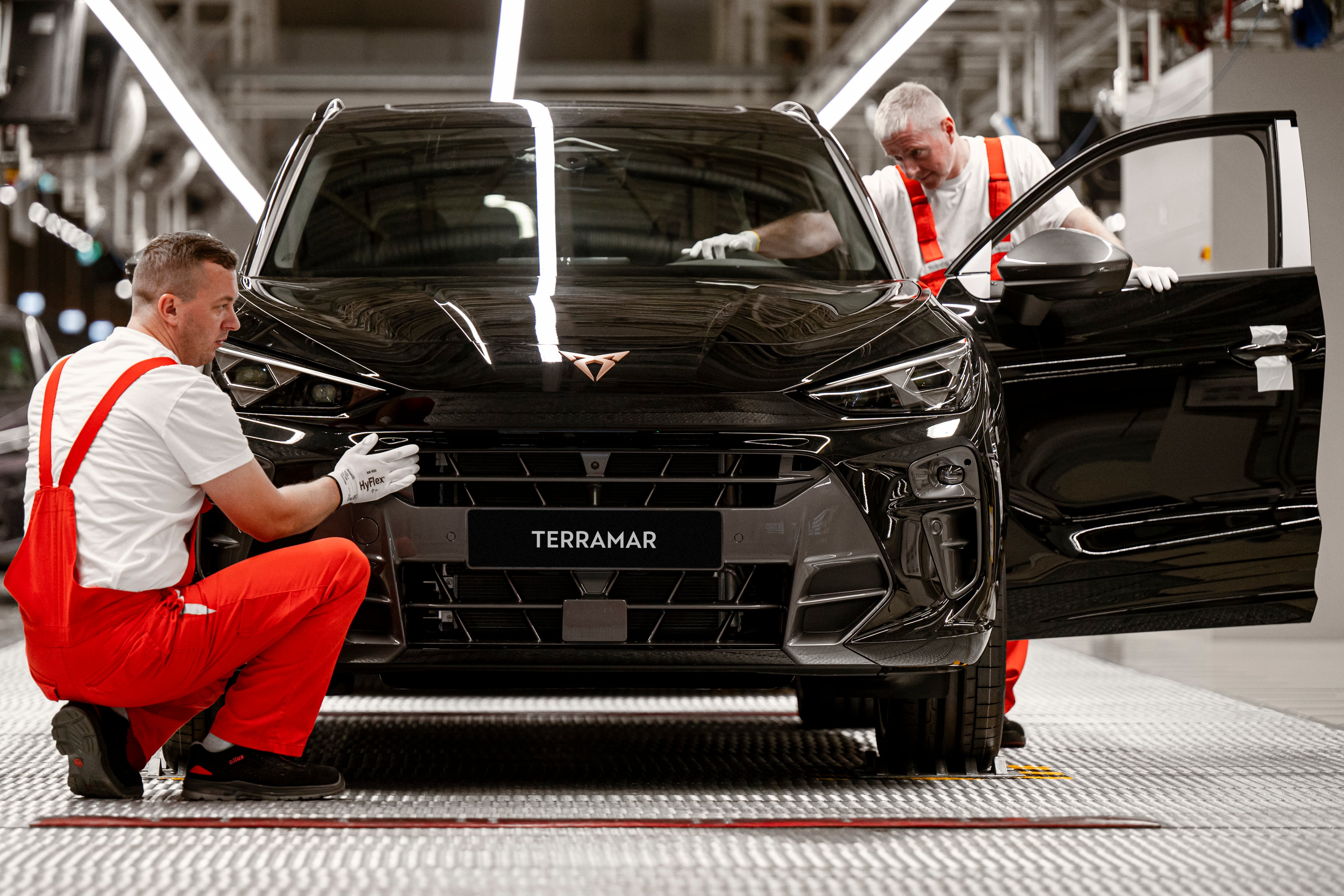 Un Cupra Terramar en la línea de montaje de la planta de Audi en Győr, Hungría. Imagen cedida por la empresa.