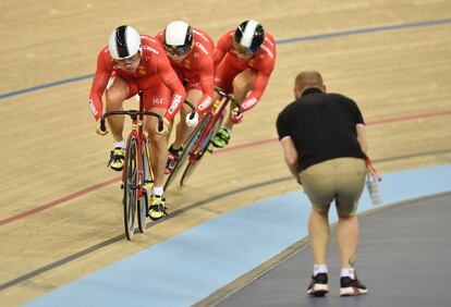 El equipo de China durante la prueba de velocidad por equipos masculina en el Campeonato Mundial de Ciclismo en Pista celebrado en Londres.