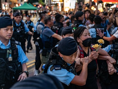 La policía detenía este domingo a la activista Chan Po Ting en Hong Kong.
