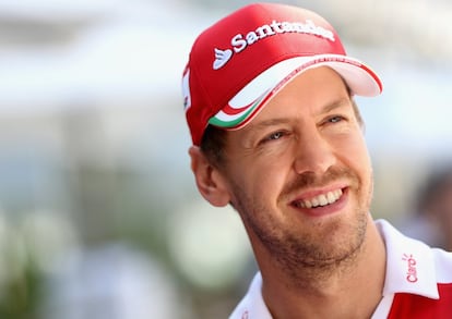 El piloto alemán de fórmula 1 Sebastian Vettel (Heppenheim, 1987) sumó a su cuenta bancaria 41 millones de dólares (42,1 millones de euros) en solo 12 meses. Con su contrato con Ferrari, que firmó en 2014, se embolsa unos 40 millones de dólares al año. 