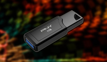 PNY PRO Elite V3 USB 3.2 Gen 2 de color negro con fondo