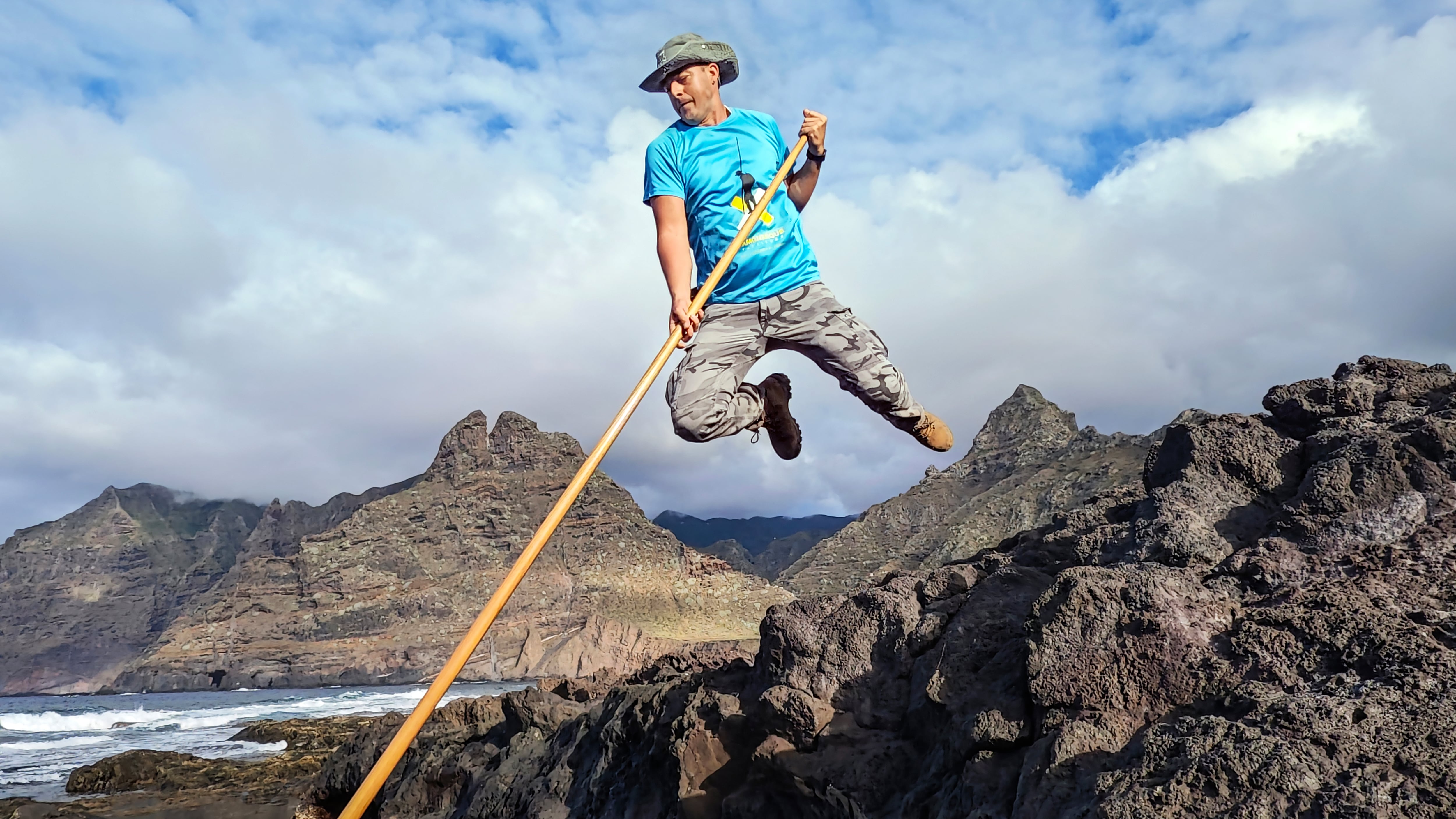 Asombrosas experiencias en San Cristóbal de La Laguna: practicar el salto del pastor, comer en una cueva o viajar en el tiempo en Bajamar