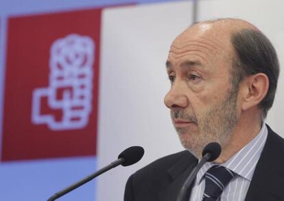 Alfredo Pérez Rubalcaba, en la sede del PSOE.