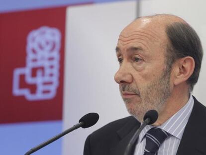 Alfredo Pérez Rubalcaba, en la sede del PSOE.