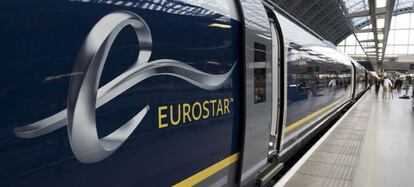 Tren Eurostar e320 en la estación de Kings Cross St. Pancreas Station en Londres (Reino Unido).