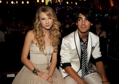 Taylor Swift y Joe Jonas en los MTV Video Music Awards de 2008.  