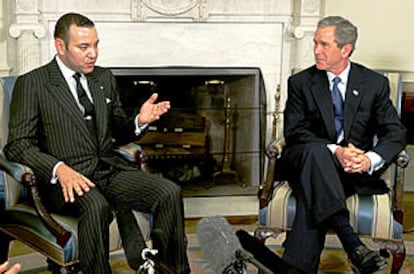 Mohamed VI conversa el martes pasado en la Casa Blanca con el presidente George W. Bush.