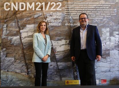 La Directora General del INAEM, Amaya de Miguel y el Director del Centro Nacional de Difusión Musical (CNDM), Francisco Lorenzo, durante la presentación de la nueva temporada de esta institución.