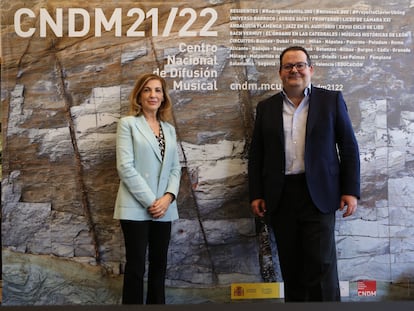 La Directora General del INAEM, Amaya de Miguel y el Director del Centro Nacional de Difusión Musical (CNDM), Francisco Lorenzo, durante la presentación de la nueva temporada de esta institución.